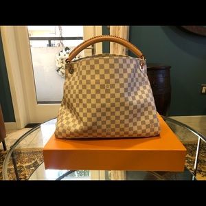 SOLD!!!!!!!!!!100% Authentic Louis Vuitton Artsy